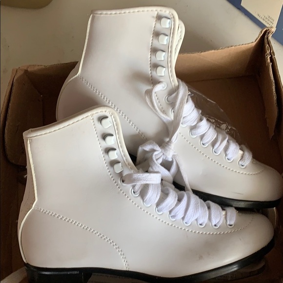 CCM Other - Lightly Used Figure Skates - 9 and 2/3